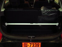 Barre de renfort arri&egrave;re 2 points en acier blanc Suzuki Swift Ultra Racing