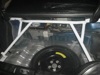 Barre de renfort arri&egrave;re 4 points en acier blanc Nissan Skyline Ultra Racing