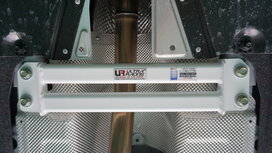 Untere Mittelhalterung 2 Punkte Wei&szlig;er Stahl Honda Civic Ultra Racing