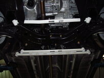 Avant H-Brace 4 points en acier blanc Suzuki Swift Ultra Racing