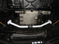 Avant barre de renfort inf&eacute;rieure 2 points en acier blanc Nissan Skyline Ultra Racing