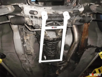 Vorne Domstrebe 4 Punkte Wei&szlig; Stahl Nissan Skyline Ultra Racing