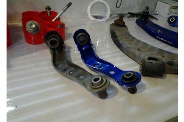 obere vordere Querlenker NISSAN TIIDA 04-12 Hardrace