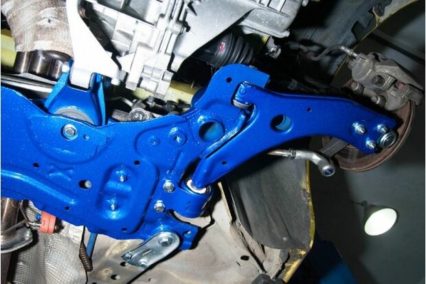 Querlenkergummis unten vorn MAZDA FOCUS MK3 &#039;11-/ 3 BL &#039;08-/ KUGA MK2 &#039;12-/ ESCAPE MK3 &#039;12 Hardrace