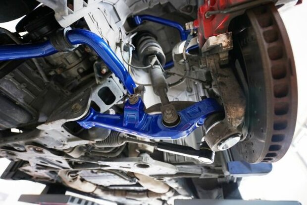 untere Querlenker vorn NISSAN 350Z Z33 Hardrace