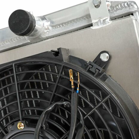 K&uuml;hler mit Abdeckung und L&uuml;ftern Aluminium FullRacing Subaru Impreza
