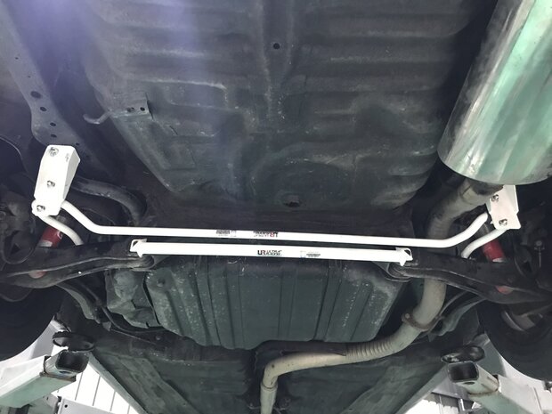 Domstrebe hinten unten Stahl Wei&szlig; Honda Civic CRX Ultra Racing