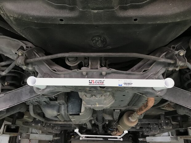 Rear Strut Brace 2 Points White Steel Honda CR-V Ultra Racing