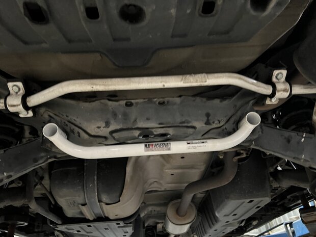 Rear Strut Brace 2 Points White Steel Honda CR-V Ultra Racing