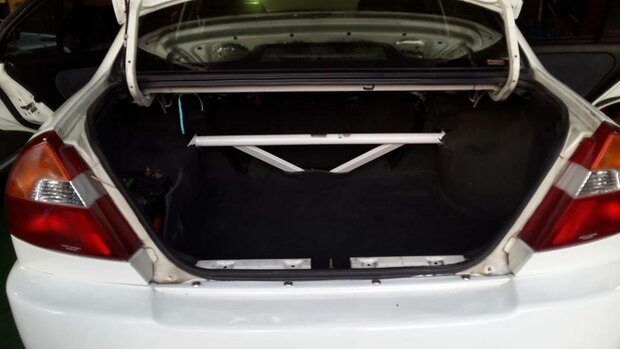 Domstrebe hinten 3 Punkte Wei&szlig; Stahl Mitsubishi Lancer Ultra Racing