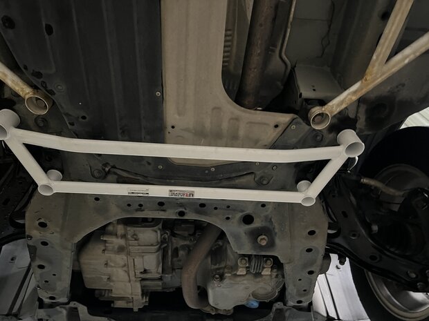 Avant H-Brace 4 points en acier blanc Honda CR-V Ultra Racing