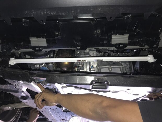 Vorne untere Domstrebe 2 Punkte Wei&szlig; Stahl Honda Civic Ultra Racing