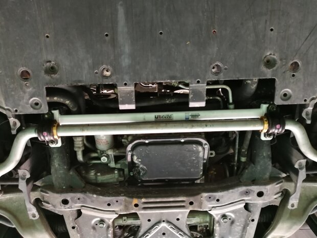 Vorne untere Domstrebe wei&szlig;er Stahl Nissan GT-R Ultra Racing