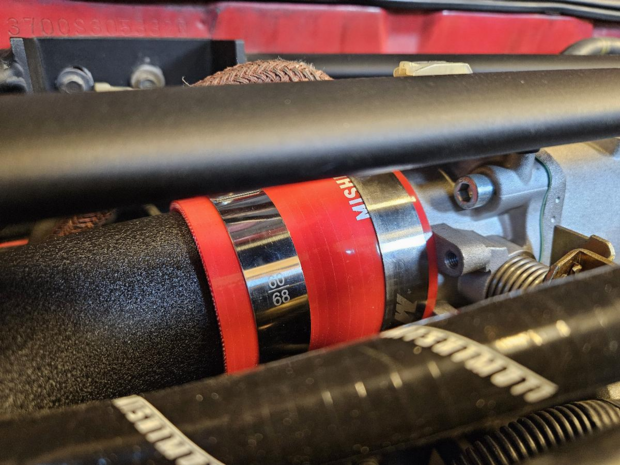 Silikon-Reduzierkupplung &Oslash;57-63,5 mm/2,25-2,5 Zoll &ndash; Rot Mishimoto