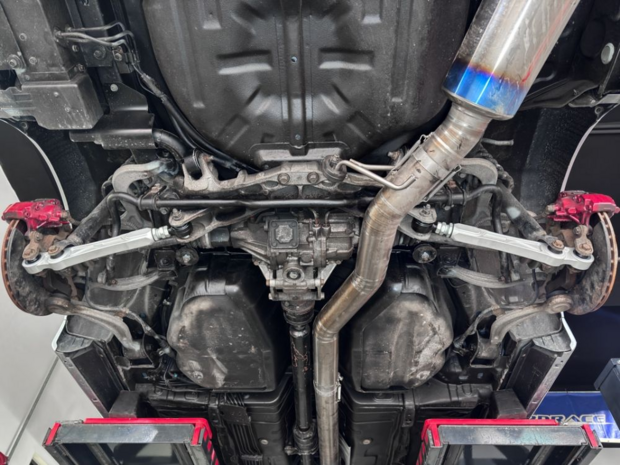 Bras de suspension inf&eacute;rieurs arri&egrave;re r&eacute;glables (bagues de roulement) MITSUBISHI EVO 4-9 Hardrace